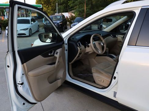 Used 2014 Nissan Rogue SV image 9