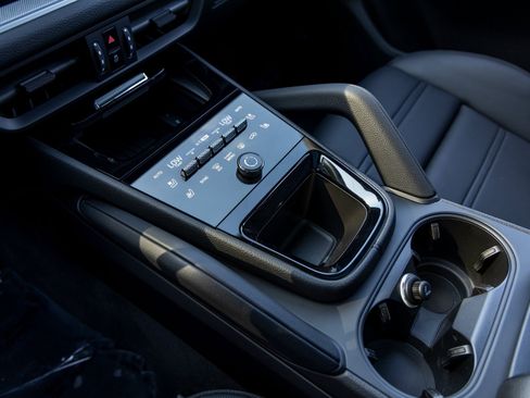 Certified 2025 Porsche Cayenne Coupe image 38