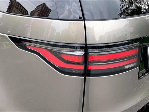 Certified 2025 Land Rover Discovery Dynamic SE AWD/4WD image 28