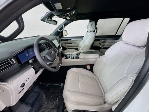 New 2026 Jeep Grand Wagoneer image 21