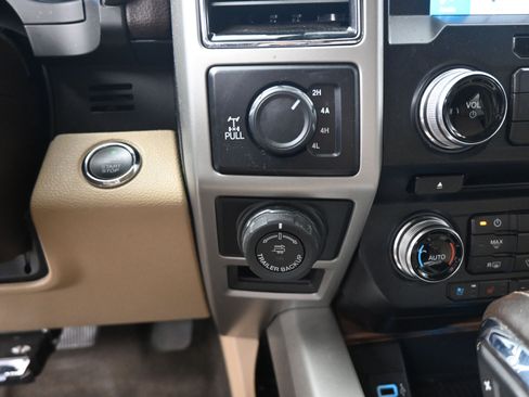 Used 2018 Ford F150 Lariat w/ Equipment Group 502A Luxury image 13