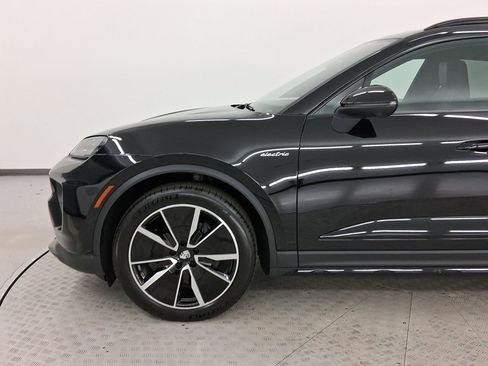 New 2025 Porsche Macan Electric image 20