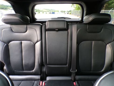 Used 2023 Jeep Grand Cherokee Overland w/ Luxury Tech Group IV AWD/4WD image 20