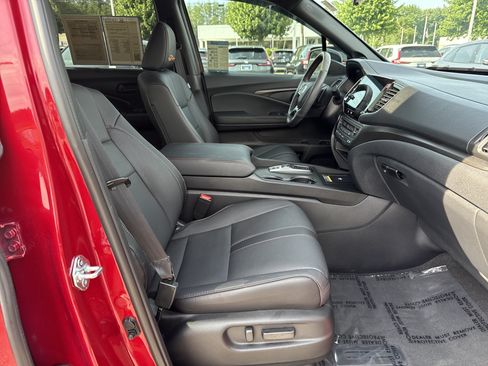 Certified 2025 Honda Passport TrailSport image 34