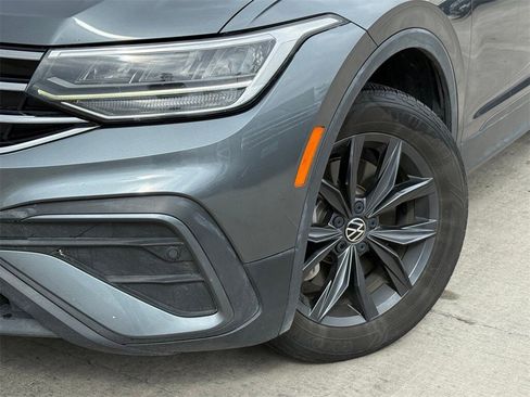 Used 2023 Volkswagen Tiguan SE image 2