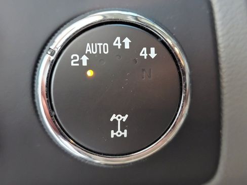 Used 2013 Chevrolet Avalanche LTZ AWD/4WD image 24