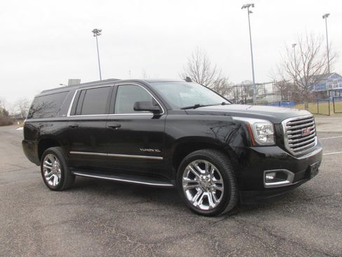 Used 2019 GMC Yukon XL SLT w/ Premium Edition image 17