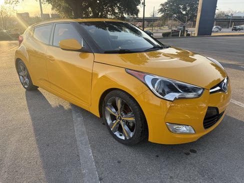 Used 2016 Hyundai Veloster w/ Option Group 02 image 3