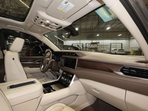 Used 2021 GMC Yukon Denali w/ Denali Ultimate Package image 31