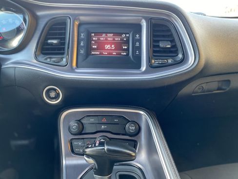 Used 2016 Dodge Challenger SXT image 5