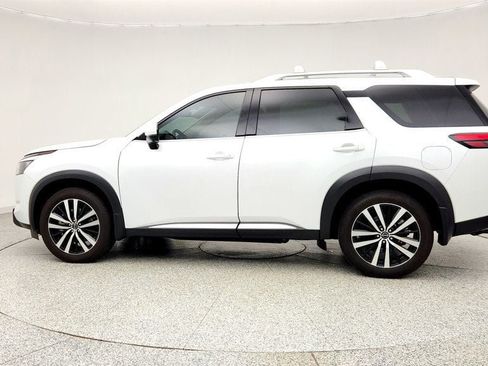 Used 2025 Nissan Pathfinder Platinum image 8