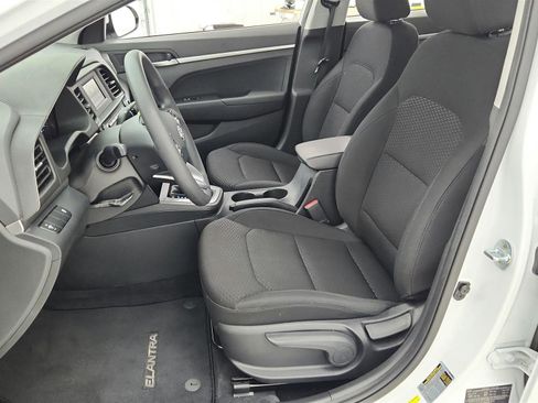Used 2019 Hyundai Elantra SE w/ Cargo Package image 32