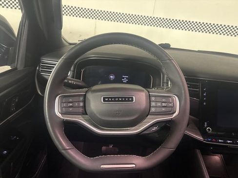Used 2024 Jeep Wagoneer L Series II w/ Flexible Seating Group image 31