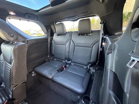 Used 2017 Land Rover Discovery HSE Luxury image 9