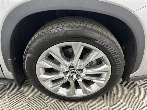 Used 2021 Toyota Highlander Limited image 14
