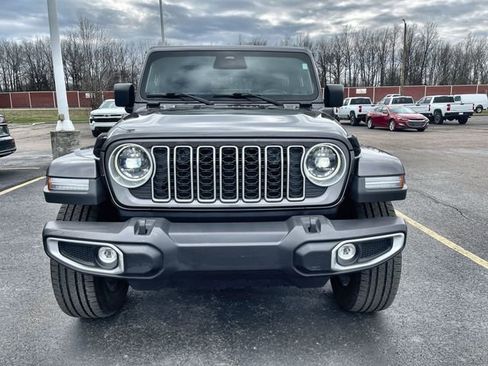 Used 2025 Jeep Wrangler Unlimited Sahara AWD/4WD image 32