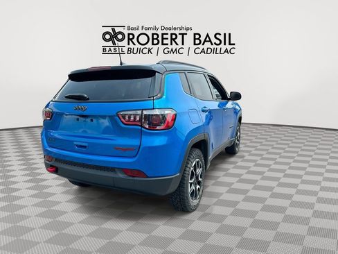 Used 2025 Jeep Compass Trailhawk AWD/4WD image 8