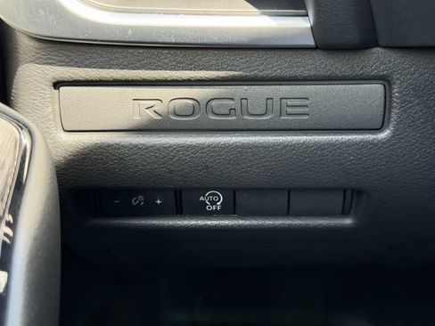 Used 2025 Nissan Rogue S FWD image 19