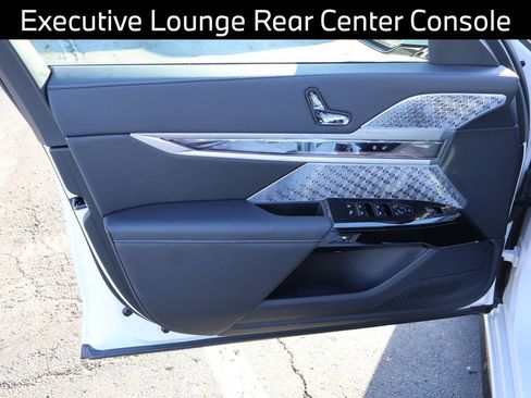 Certified 2025 BMW 760i xDrive image 25