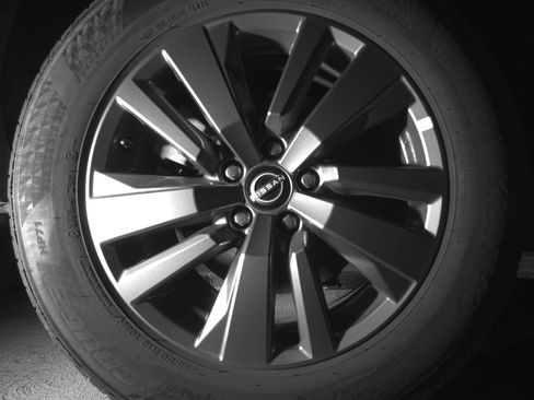 Used 2025 Nissan Pathfinder SV image 15