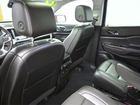 Used 2022 GMC Acadia SLT w/ Technology Package image 13