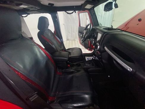 Used 2017 Jeep Wrangler Unlimited Sahara w/ Connectivity Group AWD/4WD image 37