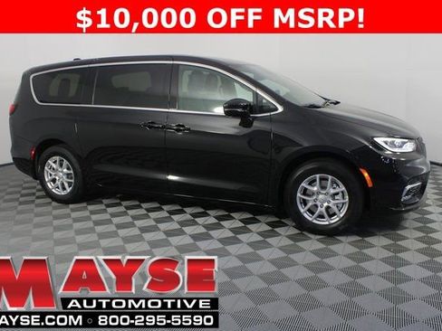 New 2026 Chrysler Pacifica Select image 1