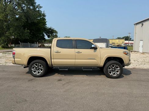 Used 2017 Toyota Tacoma Limited w/ Tow Package AWD/4WD image 6