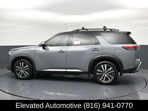 Used 2022 Nissan Pathfinder Platinum w/ Cargo Package AWD/4WD image 32