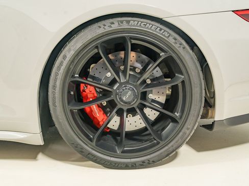 Used 2018 Porsche 911 GT3 RWD image 13