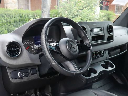 Used 2025 Mercedes-Benz Sprinter 2500 image 25