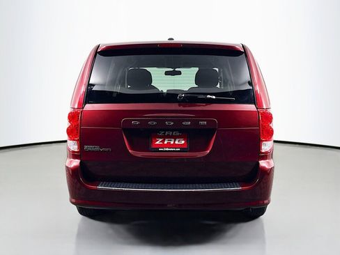 Used 2018 Dodge Grand Caravan SE w/ UConnect Hands-Free Group image 4