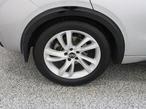 Used 2019 INFINITI QX30 w/ Navigation Package FWD image 6