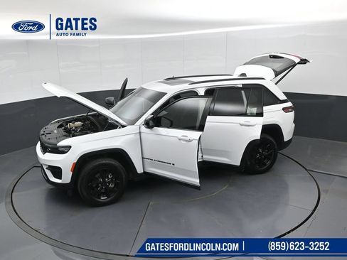 Used 2025 Jeep Grand Cherokee 4WD image 62