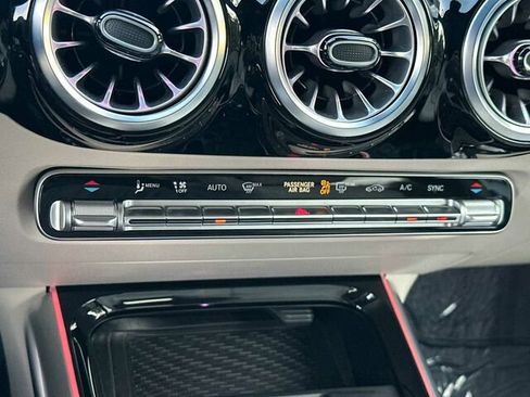 Used 2025 Mercedes-Benz GLA 250 image 26