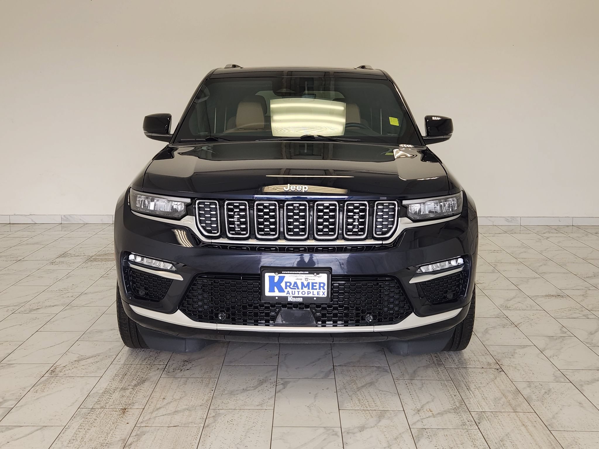 Used 2023 Jeep Grand Cherokee Summit AWD/4WD image 2