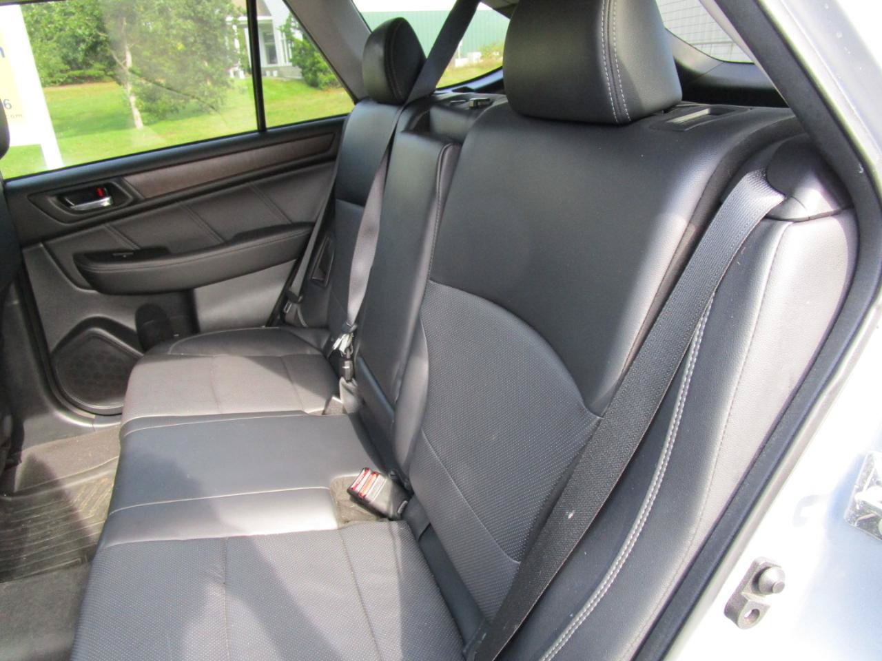 Used 2019 Subaru Outback 2.5i Limited AWD/4WD image 12