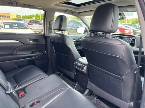 Used 2017 Toyota Highlander XLE w/ Protection Package #3 AWD/4WD image 24