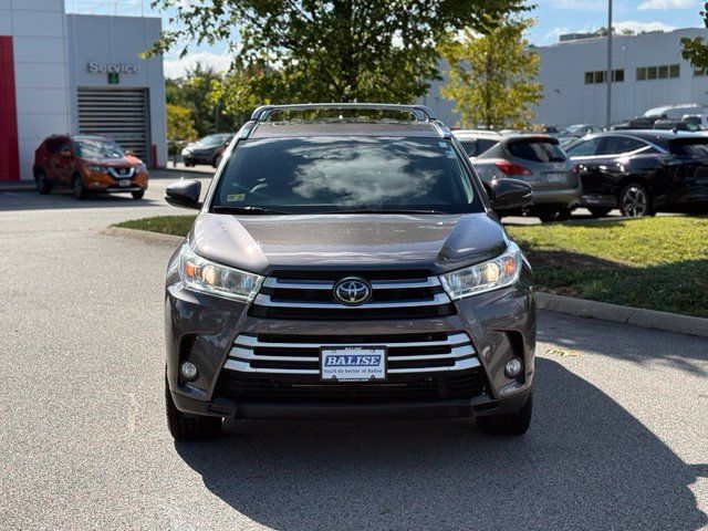 Used 2018 Toyota Highlander XLE AWD/4WD image 2