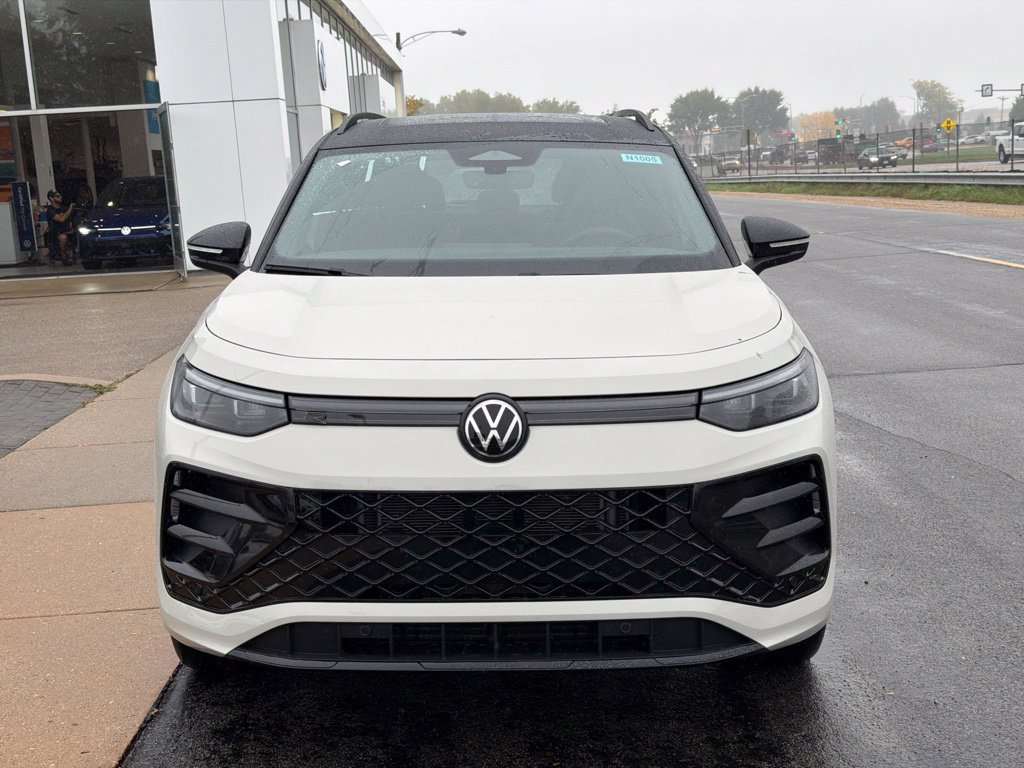 New 2026 Volkswagen Tiguan SE R-Line AWD/4WD image 3