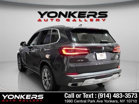 Used 2022 BMW X5 xDrive40i w/ Premium Package image 2
