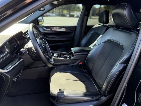 Used 2022 Jeep Grand Cherokee L Laredo image 17