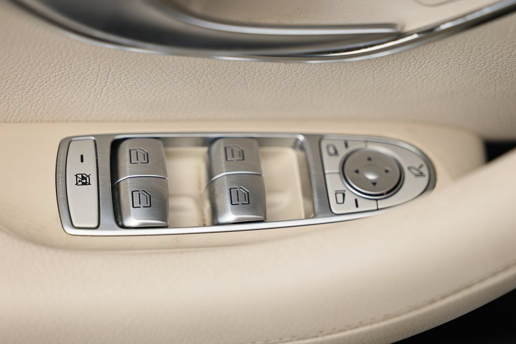 Used 2017 Mercedes-Benz E 400 4MATIC Wagon image 18