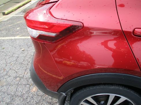 Used 2020 Nissan Kicks SR FWD image 18