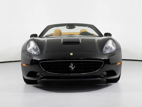 Used 2011 Ferrari California image 20