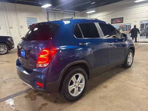 Used 2020 Chevrolet Trax LT w/ LT Convenience Package image 3
