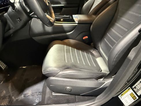 Used 2024 Mercedes-Benz GLC 300 4MATIC w/ AMG Line image 27