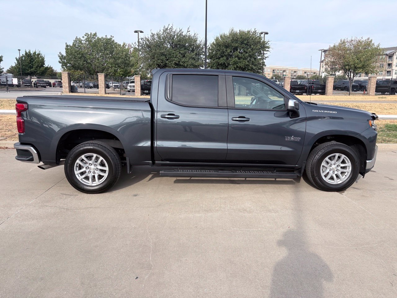 Used 2021 Chevrolet Silverado 1500 LT w/ Bed Protection Package RWD image 3