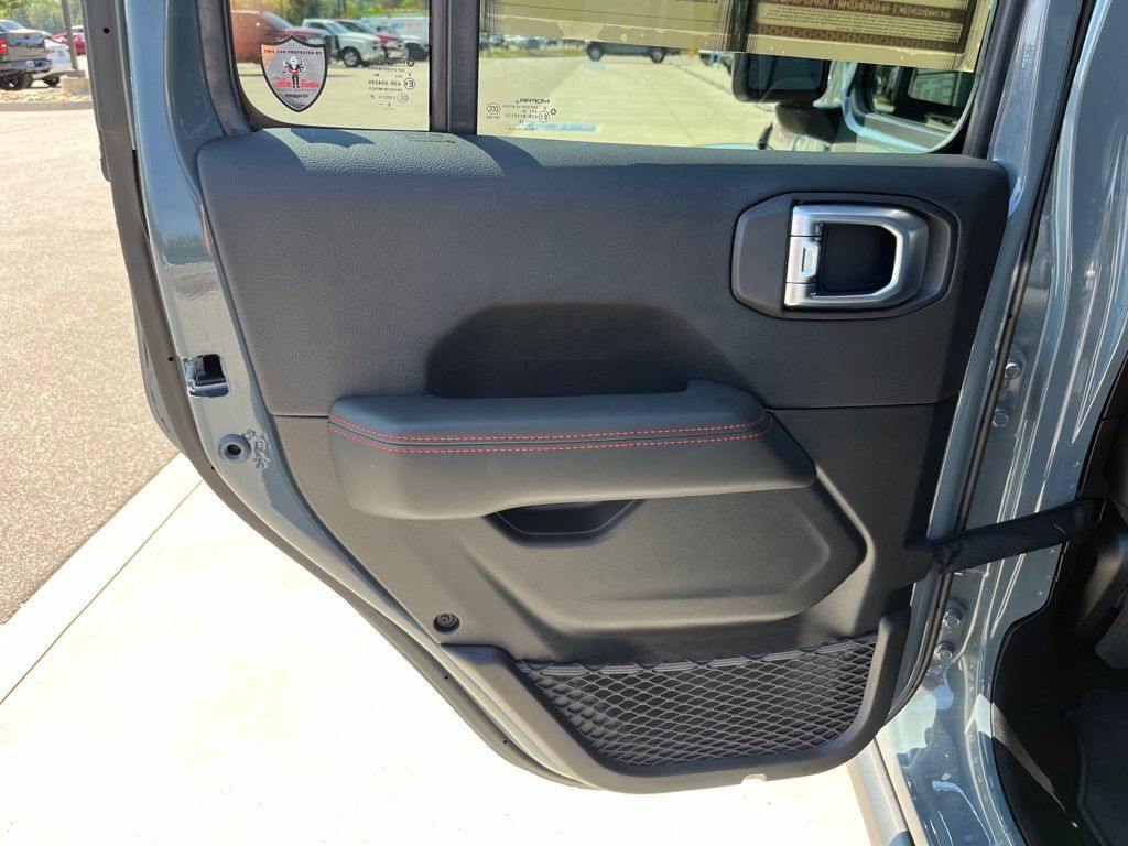 Used 2026 Jeep Gladiator Rubicon AWD/4WD image 17