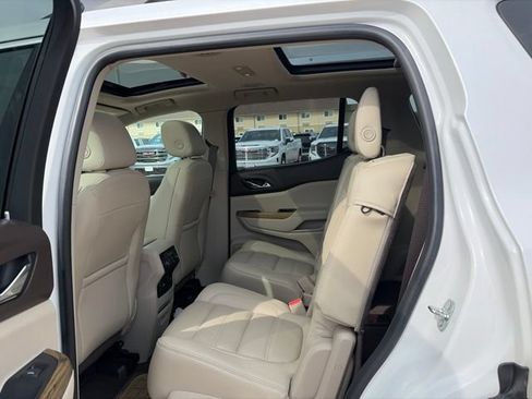 Used 2017 GMC Acadia Denali w/ Technology Package FWD image 18